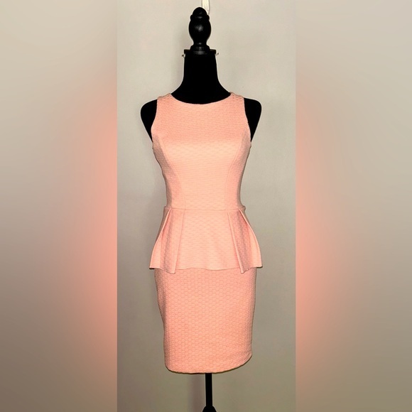 Gianni Bini Light Peach Textured Peplum Dress XS Classic Style - Picture 1 of 10